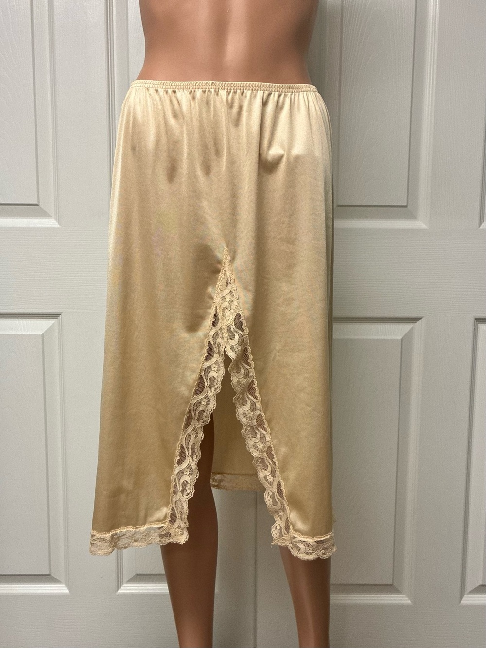 Vintage Vanity Fair Half Slip, Beige, 1970’s; Medium Tall